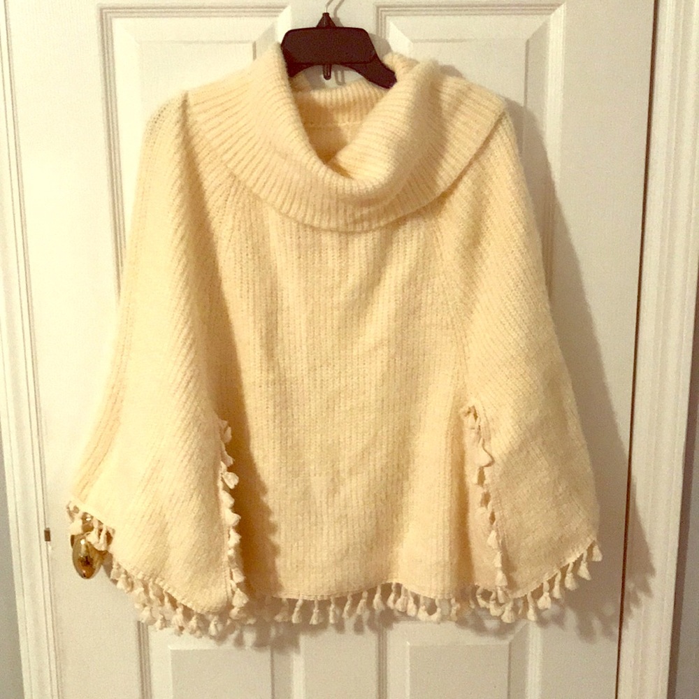Chicwish Winter Tale Knitted Cape in Ivory